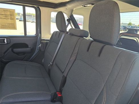 Used 2024 Jeep Wrangler Unlimited w/ Convenience Group AWD/4WD image 18