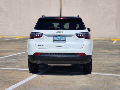 Used 2024 Jeep Compass Latitude w/ Convenience Group AWD/4WD image 6