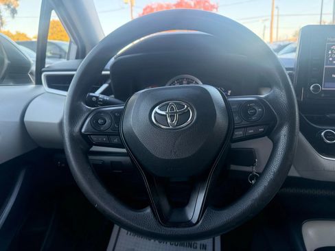 Used 2022 Toyota Corolla LE image 11