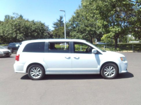 Used 2019 Dodge Grand Caravan SXT FWD image 6