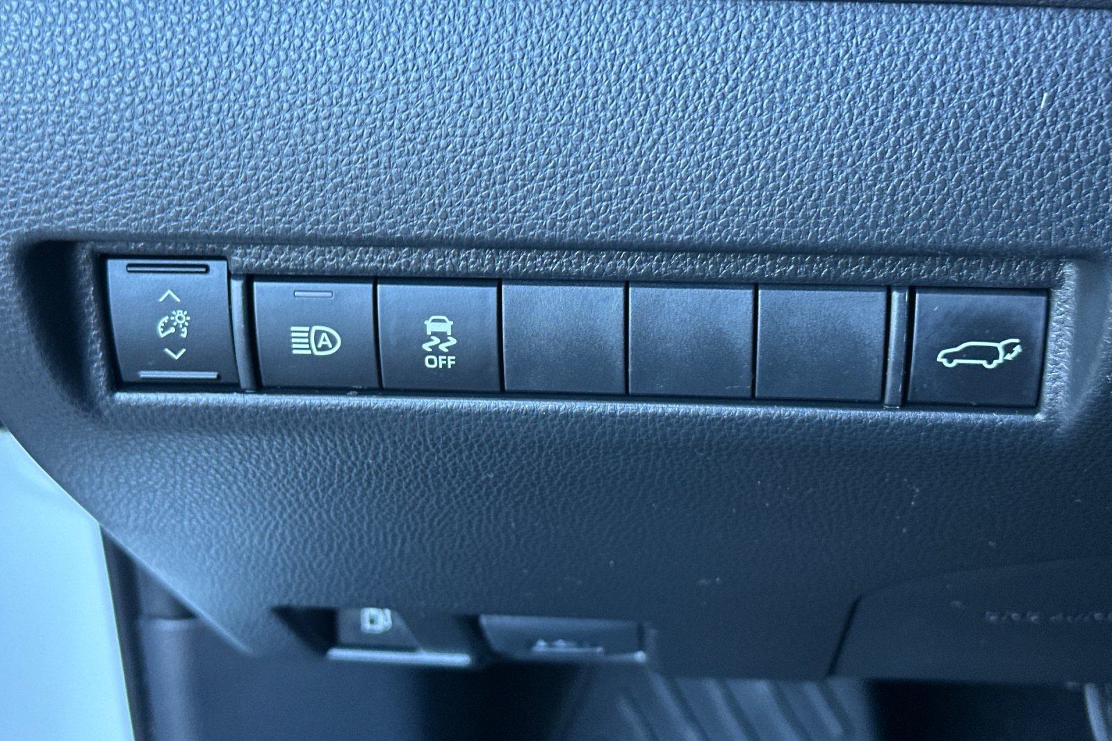 Used 2024 Toyota Venza Nightshade AWD/4WD image 32