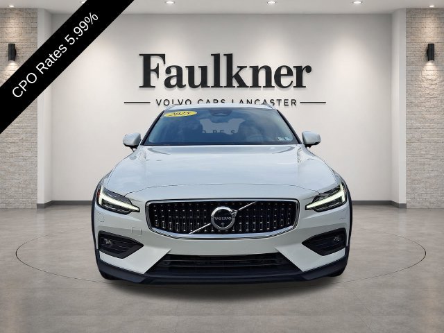 Certified 2025 Volvo V60 B5 Cross Country Ultra AWD/4WD image 2