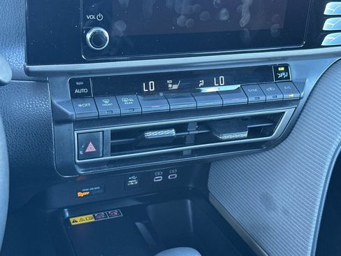 Used 2025 Toyota Camry SE image 18