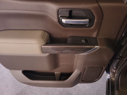 Used 2021 Chevrolet Silverado 1500 LTZ RWD image 12