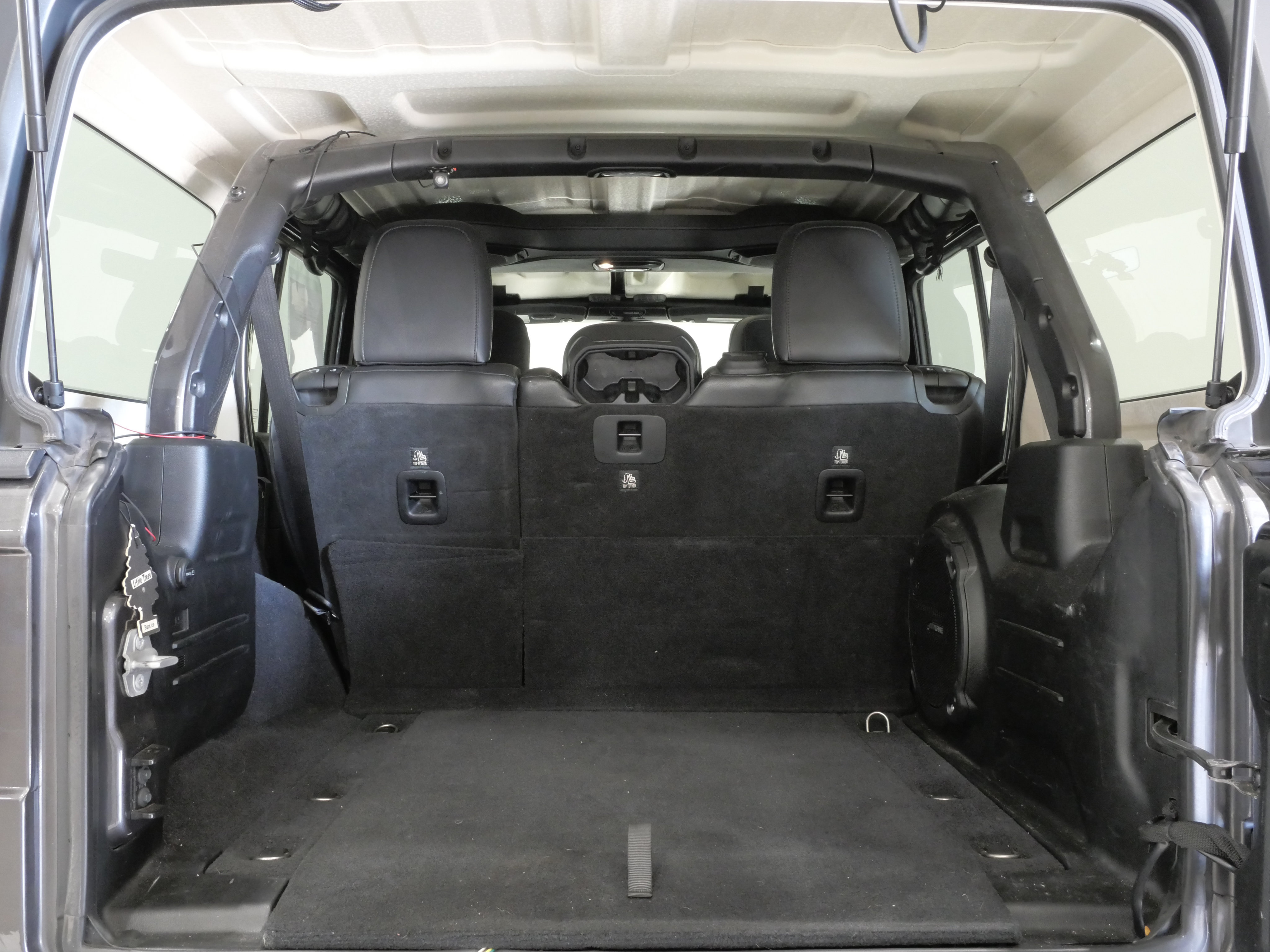 Used 2018 Jeep Wrangler Unlimited Sahara AWD/4WD image 27