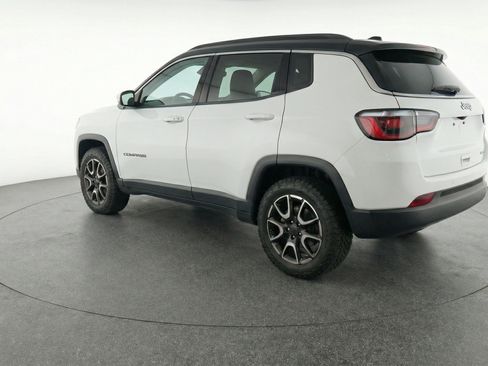 Used 2025 Jeep Compass Trailhawk image 6