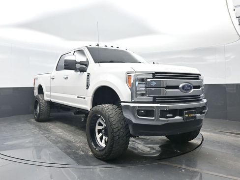 Used 2019 Ford F250 Lariat w/ Lariat Ultimate Package image 9