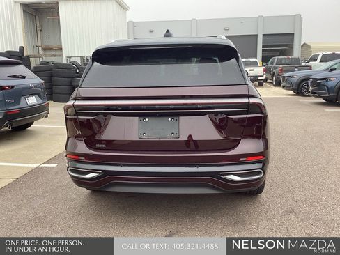 Used 2024 Lincoln Nautilus Reserve w/ Equipment Group 203A image 7