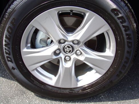 Used 2025 Toyota RAV4 XLE w/ Convenience Package FWD image 18