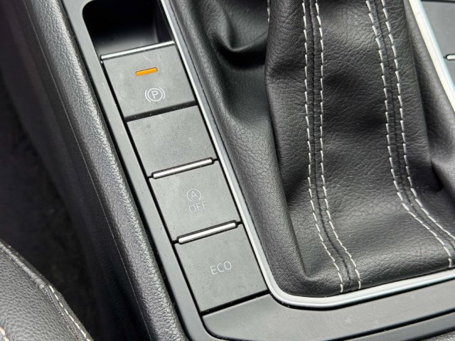 Certified 2023 Volkswagen Jetta SE FWD image 32