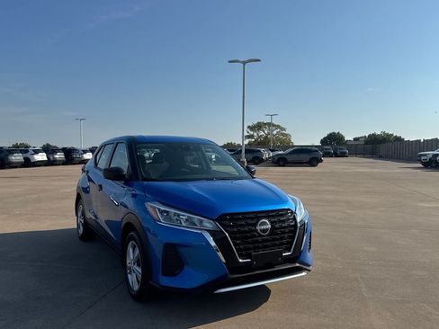 Certified 2025 Nissan Kicks Play S FWD image 2