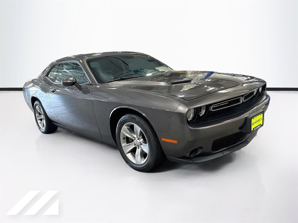 Used 2015 Dodge Challenger SXT RWD image 3