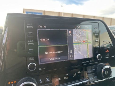 Used 2022 Toyota Highlander XLE image 18