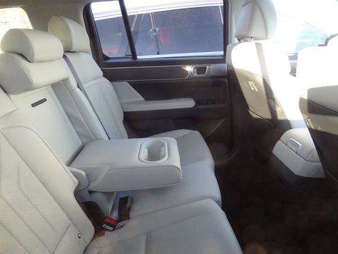 Used 2025 Hyundai Santa Fe SEL image 8