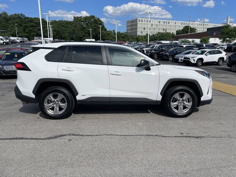 Used 2022 Toyota RAV4 LE AWD/4WD image 7