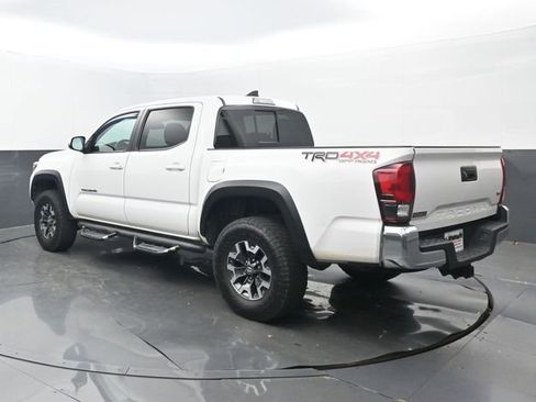 Used 2018 Toyota Tacoma TRD Off-Road image 3