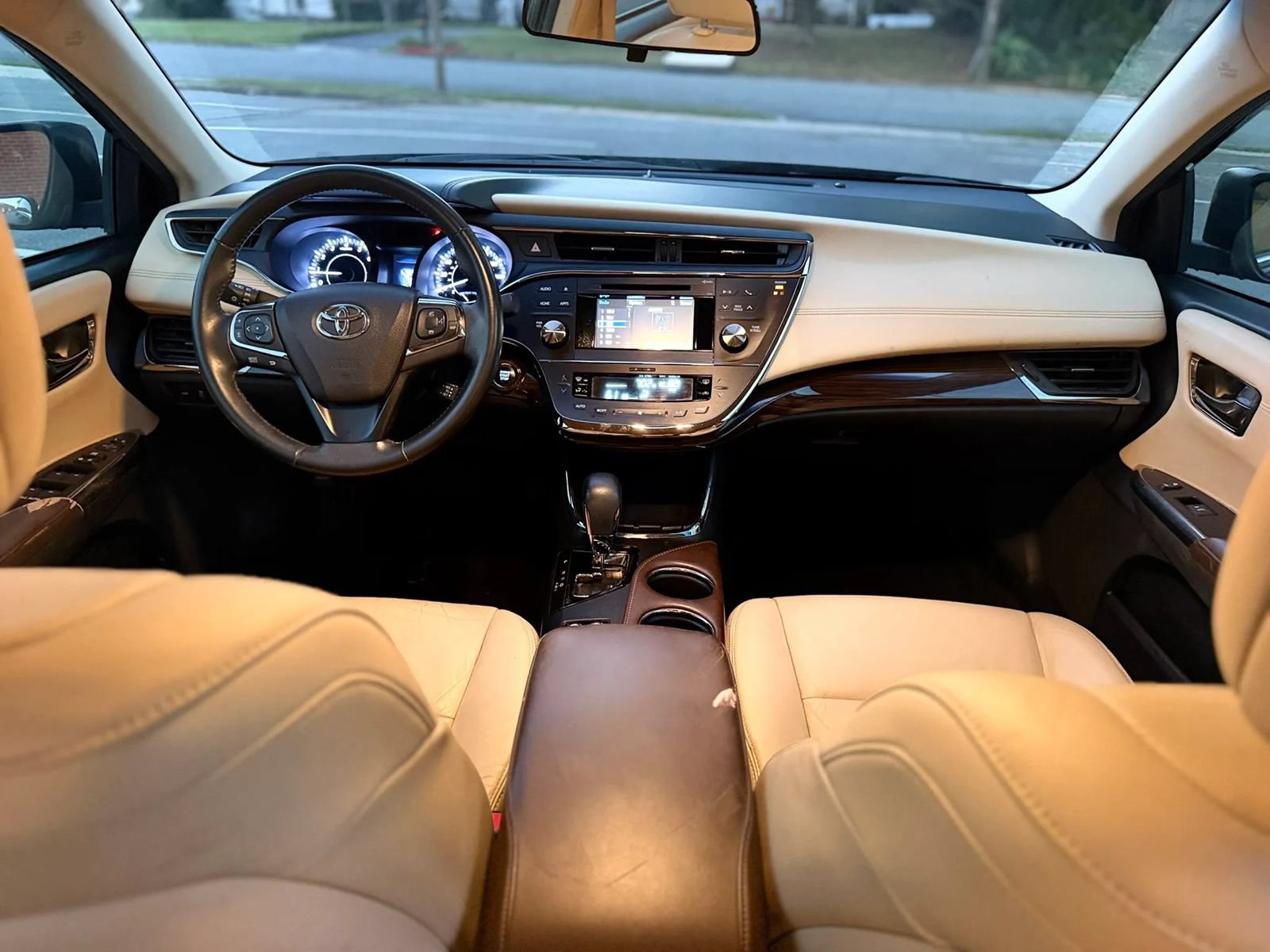 Used 2015 Toyota Avalon XLE FWD image 16