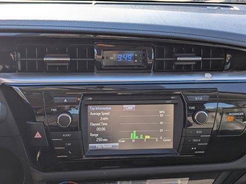 Used 2016 Toyota Corolla S image 19