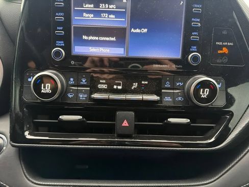 Used 2022 Toyota Highlander XSE FWD image 21