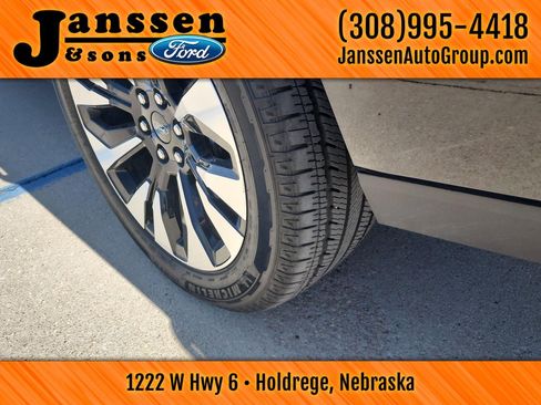 Used 2025 Ford Expedition Platinum w/ Driver's Package AWD/4WD image 19