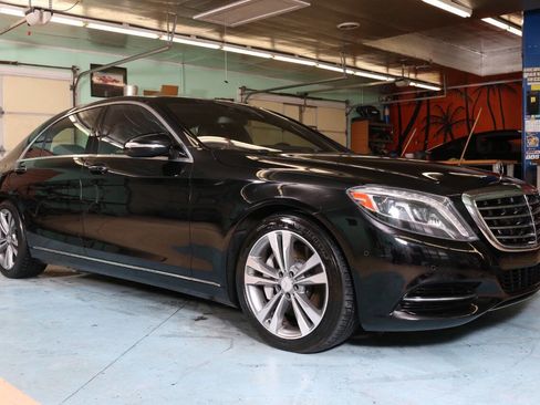 Used 2016 Mercedes-Benz S 550 4MATIC Sedan w/ Premium Package image 11