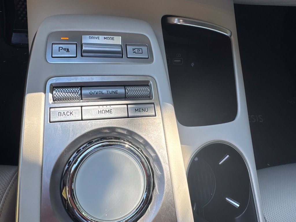 Used 2023 Genesis Electrified GV70 AWD/4WD image 16