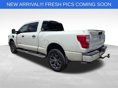 Used 2018 Nissan Titan SV w/ SV Convenience Package AWD/4WD image 5