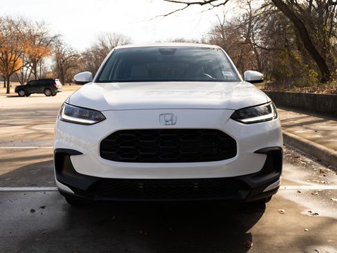 Certified 2026 Honda HR-V LX image 3