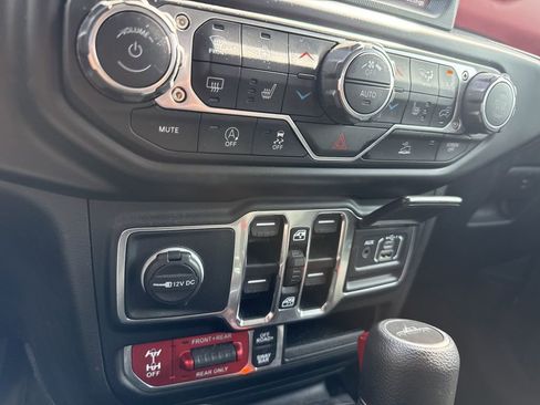 Used 2022 Jeep Gladiator Rubicon w/ Cold Weather Group AWD/4WD image 49