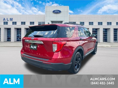 Used 2024 Ford Explorer XLT RWD image 6