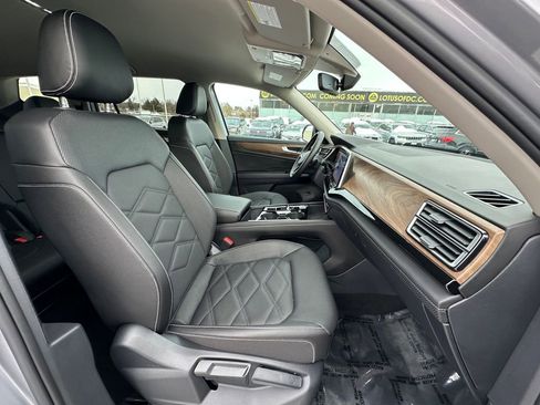 Used 2025 Volkswagen Atlas SE w/ Black Wheel Package image 26