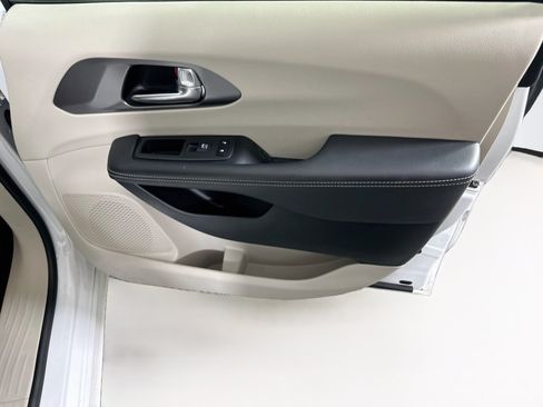 Used 2024 Chrysler Pacifica Touring-L FWD image 29