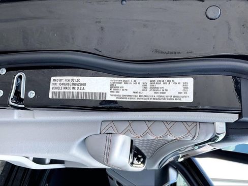 Used 2022 Jeep Grand Cherokee L Summit w/ Luxury Tech Group V image 30