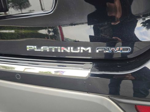 Used 2023 Toyota Highlander Platinum image 13