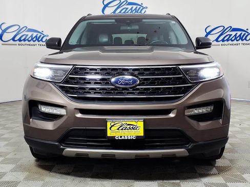 Used 2021 Ford Explorer XLT w/ Equipment Group 202A AWD/4WD image 3