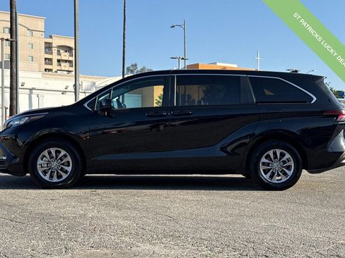 Used 2024 Toyota Sienna LE image 7