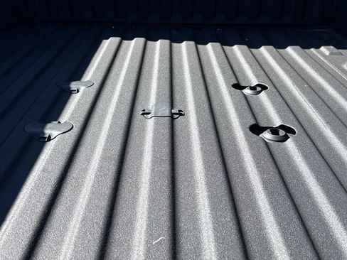 Used 2025 Chevrolet Silverado 2500 ZR2 w/ Technology Package image 33