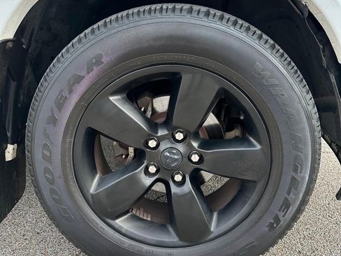 Used 2018 RAM 1500 SLT image 17