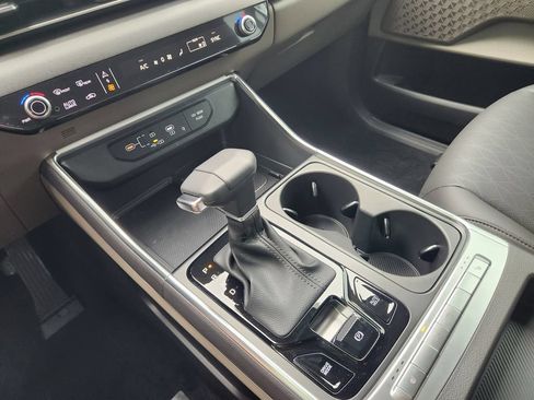 New 2026 Kia Carnival EX FWD image 17