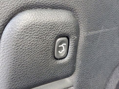 Used 2019 Jeep Grand Cherokee Laredo image 8