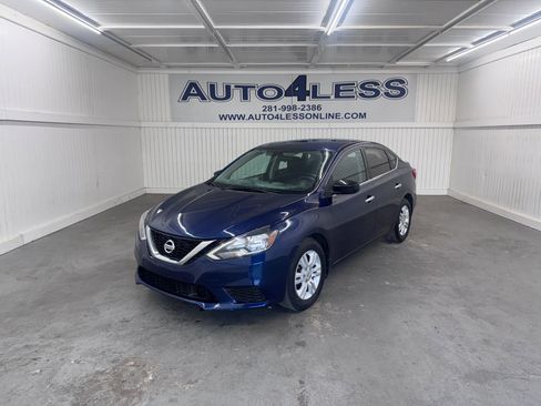 Used 2019 Nissan Sentra SV image 1