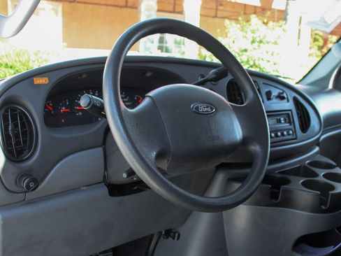 Used 2008 Ford E-350 and Econoline 350 XLT image 23