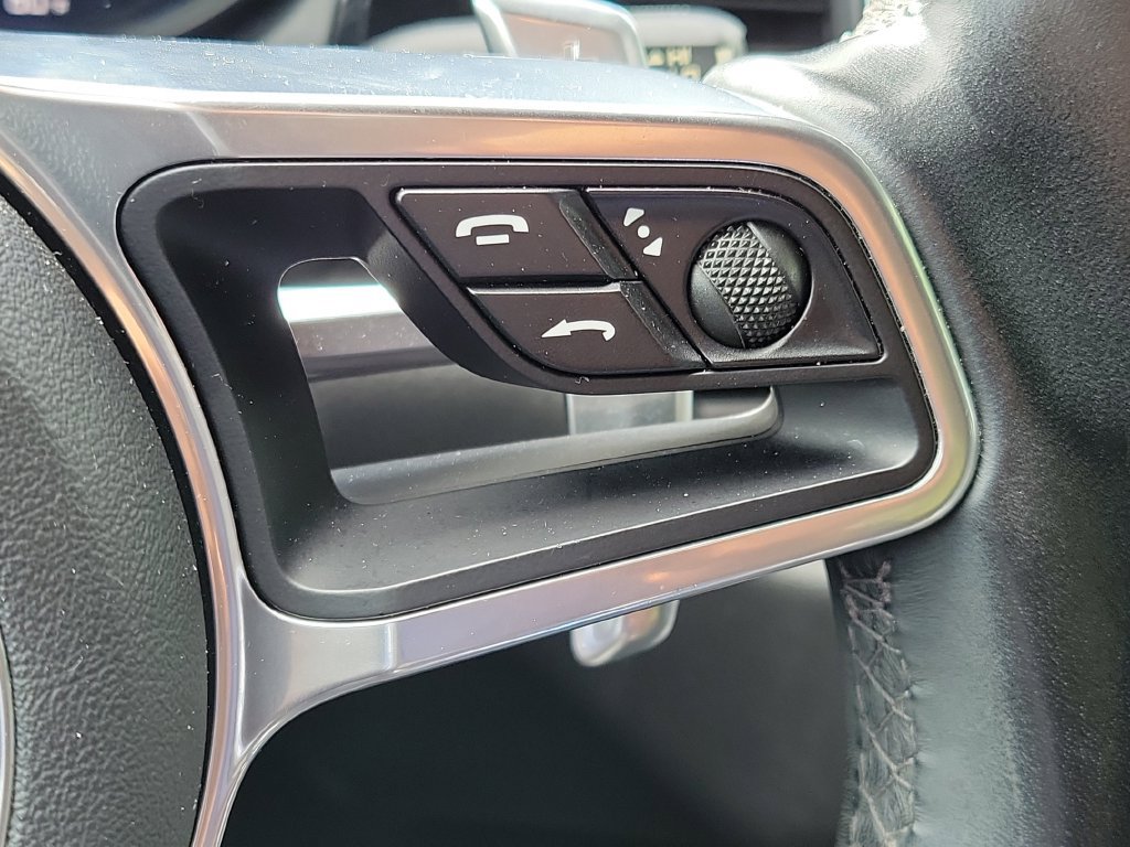 Used 2018 Porsche Macan AWD/4WD image 32