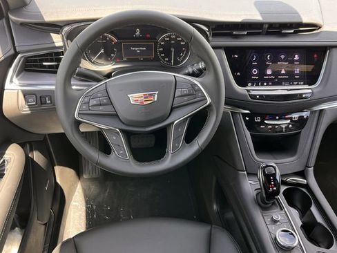New 2026 Cadillac XT5 Luxury image 10