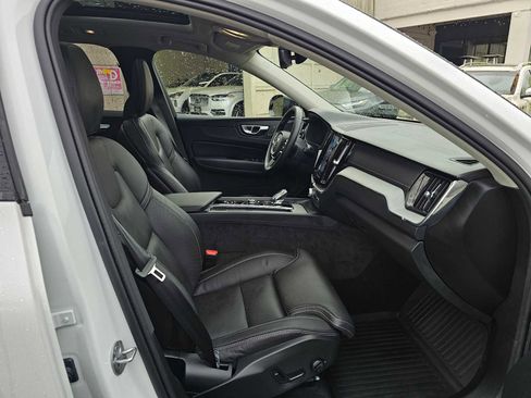 Certified 2025 Volvo XC60 T8 Ultra w/ Protection Package Premier image 10