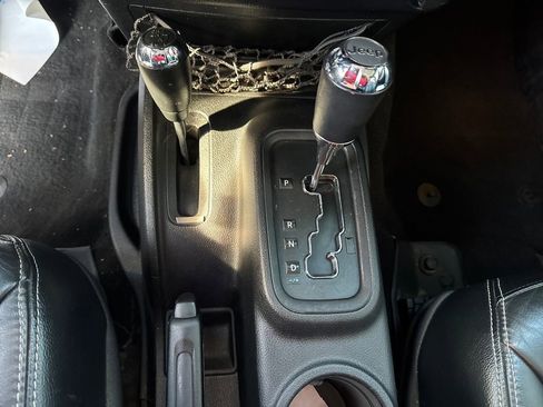 Used 2016 Jeep Wrangler Unlimited Rubicon w/ Connectivity Group image 21