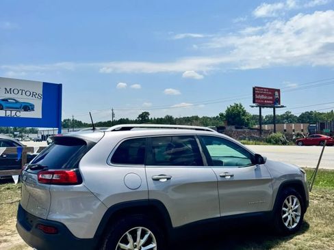 Used 2018 Jeep Cherokee Limited AWD/4WD image 10