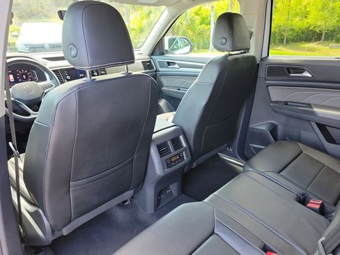 Used 2023 Volkswagen Atlas SE w/ Black Wheel Package FWD image 11