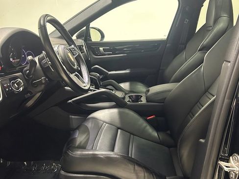 Used 2022 Porsche Cayenne Coupe AWD/4WD image 10