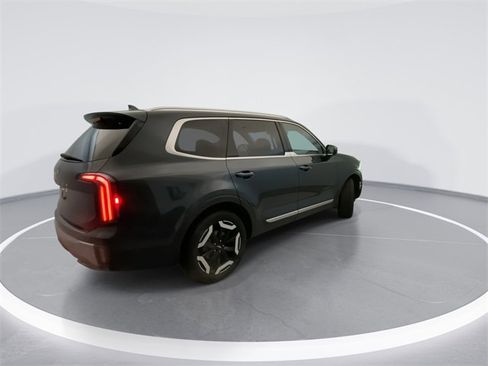 Used 2024 Kia Telluride EX w/ EX Captain's Chair Package image 4